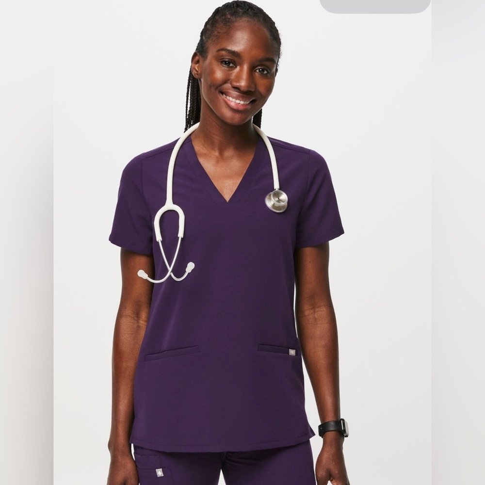 FIGS Casma Three-Pocket Scrub Top 3X Purple Jam